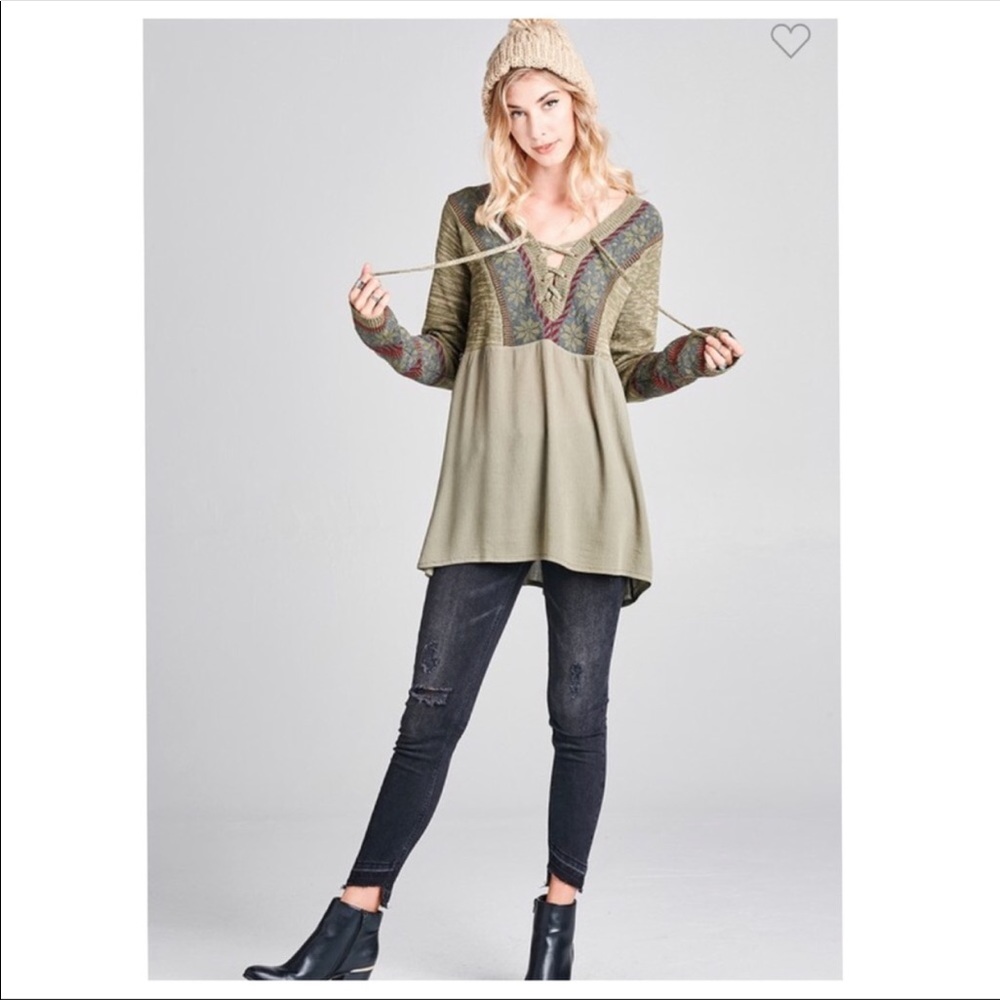 Sassy😍green lace-up top w/embroidery detail -🙏Donated to Catholic Charities🙏 - Picture 4 of 8